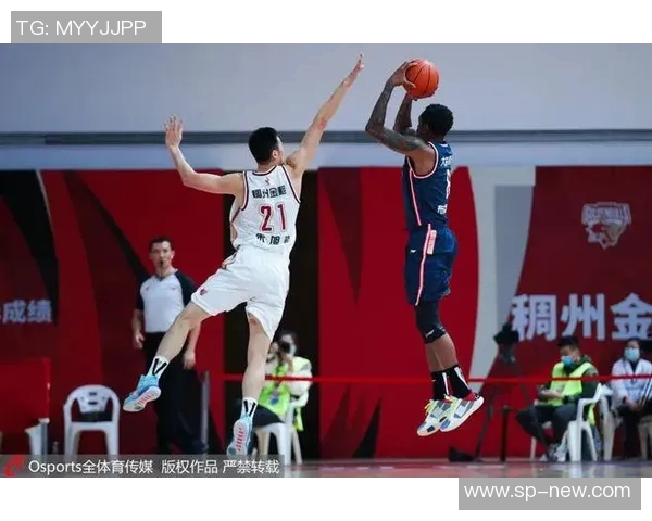 广州篮球队的比赛节奏引发热议球迷与专家观点交锋解析