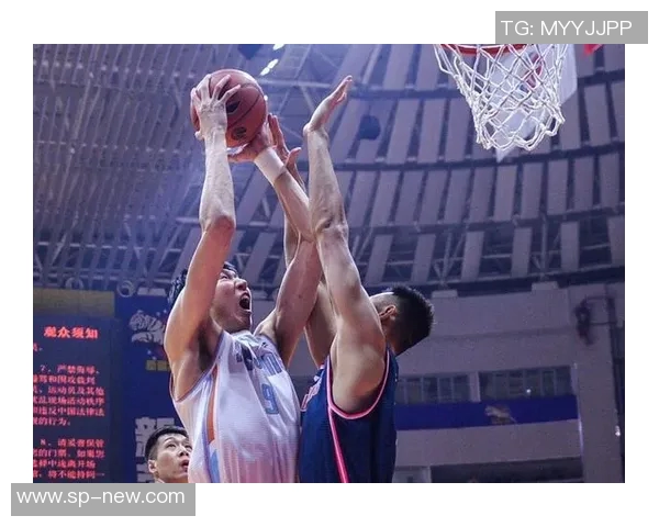 赛后分析重庆篮球队与杭州篮球队在比赛中的战术灵活性对比探讨