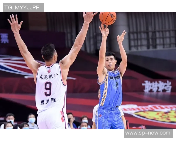 方硕的篮球之路：从青涩少年到职业赛场的辉煌历程与心路历程