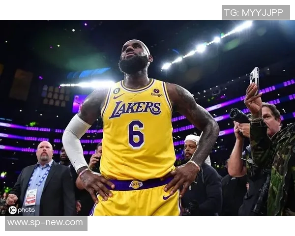 詹姆斯的传奇之路：从天赋少年到NBA历史伟大球员的蜕变与成就