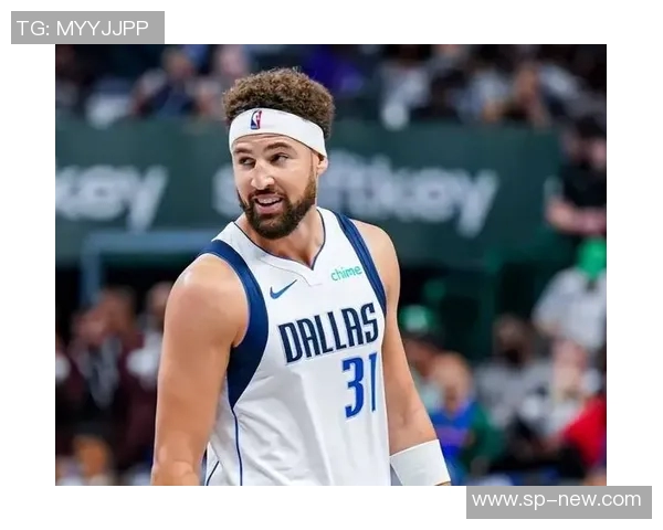 达拉斯独行侠与爵士激战正酣球迷期待精彩对决与绝妙表现