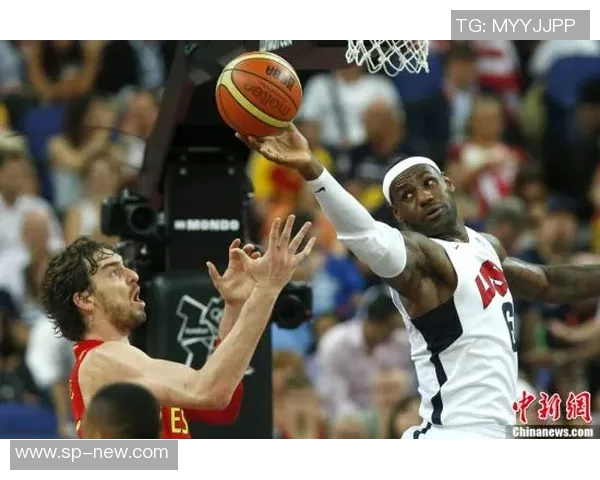 精彩对决回顾半决赛广东队与北京队的精彩录像分析与赛后点评